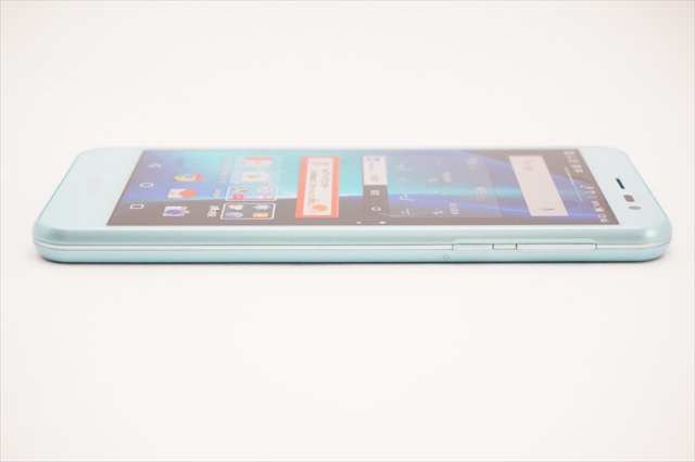 AQUOS U SHV35 IGZOディスプレイを搭載