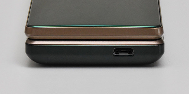 AQUOS K SHF33 側面(下)