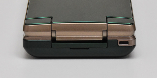 AQUOS K SHF33 側面(上)