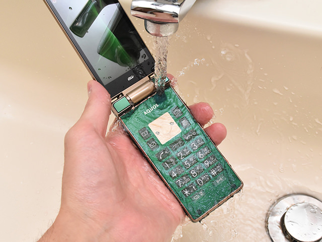 IP57相当の防水防塵仕様は水がかかっても安心