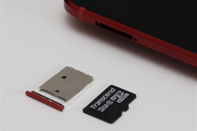 SDカードは最大200GBの容量までサポート