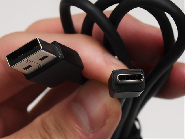 USBケーブルはもちろんUSB Type-Cのもの