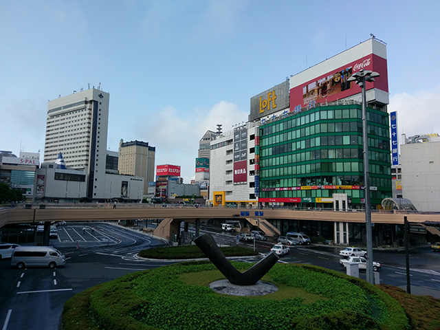 昼の仙台駅前(HDRオフ)