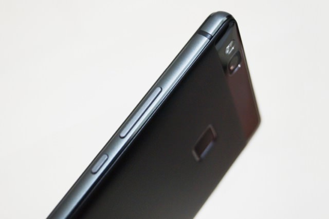 HUAWEI P9 lite:丸みを帯びた合金のフレーム