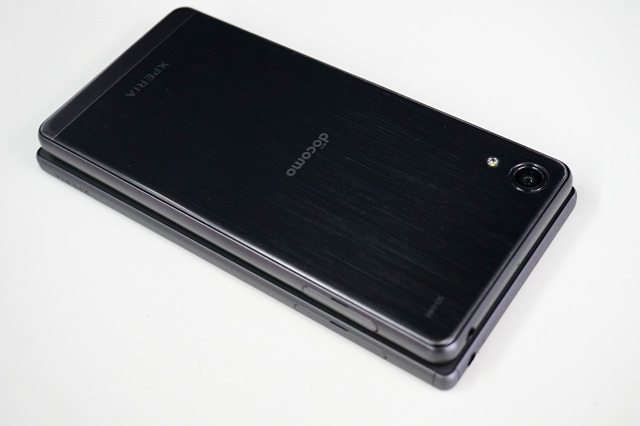 「Xperia Z5よりほんの少しサイズダウンした「Xperia X Performance」