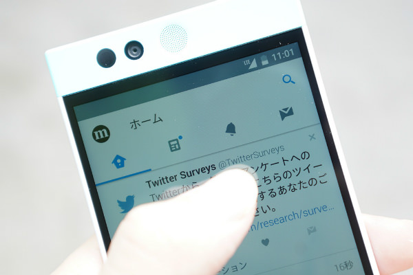 持ち手と対角にあるボタンには指が届かない