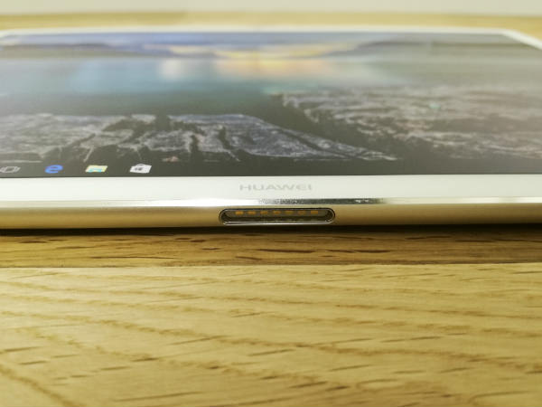 MateBook キーボード接続用の独自端子