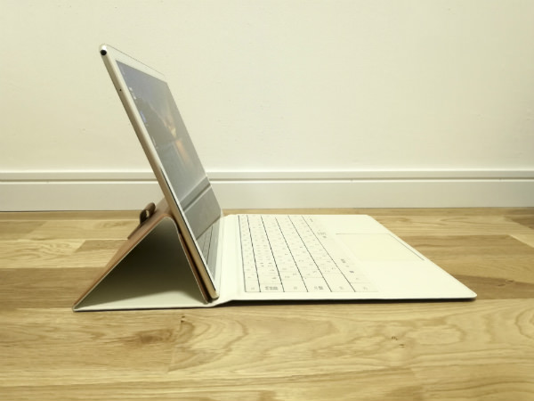 MateBook スタンドの角度は2段階で調整が可能