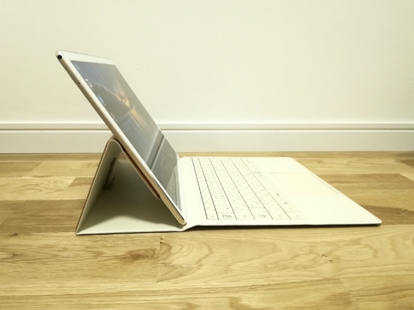 MateBook スタンドの角度は2段階で調整が可能