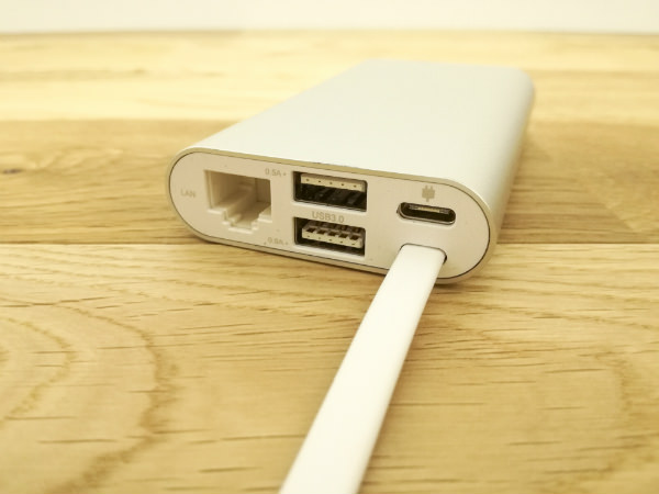 MateBook 有線LANポート、USB3.0端子×2と給電用のUSB Type-C端子