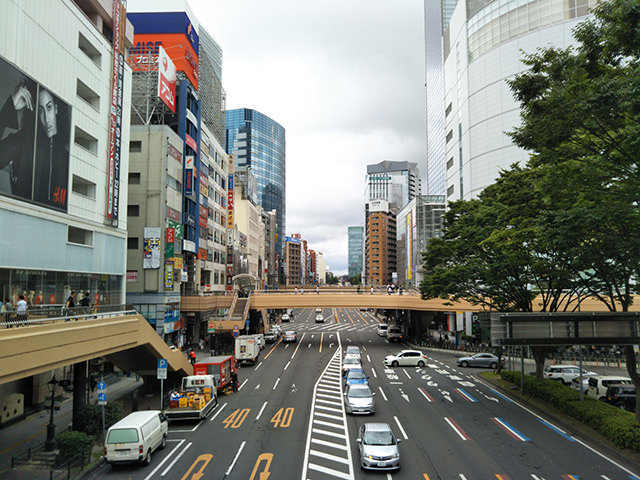 507SH カメラ作例:仙台駅前のデッキ上で撮影(HDRオフ)