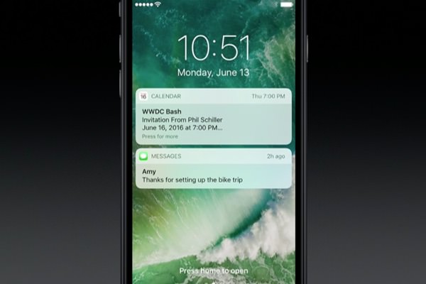 iPhoneを持ち上げるとスリープ解除
