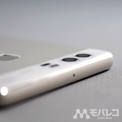 カメラレンズ部分は凹凸が無い