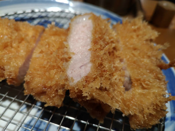 暗い店内で撮影