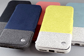 中もスエード。すっぽりとスマホを包み込む形も優しい