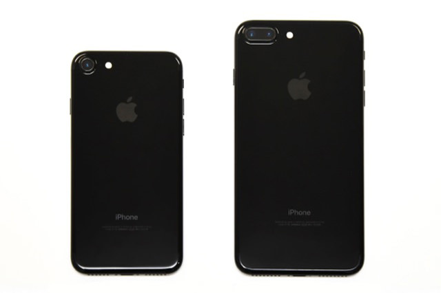 iPhone 7 PlusとiPhone 7のサイズ比較