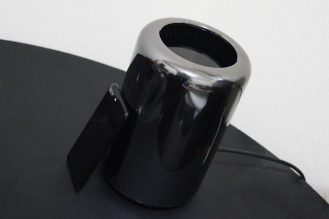 Macシリーズ最上位のMac Proと並べると圧巻