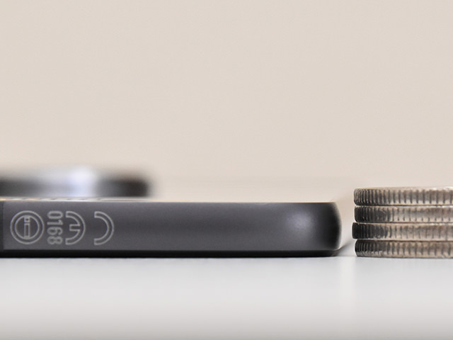 Moto Zの厚さは100円硬貨で約3枚分