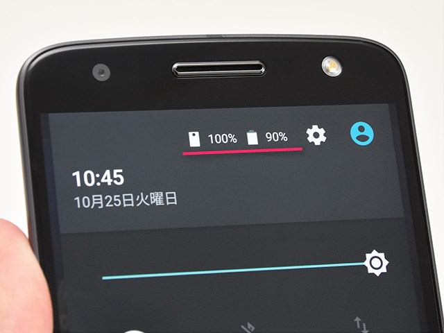 装着すると画面上にはスマホ本体とMoto Modsそれぞれのバッテリー残量が表示される