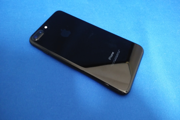 iPhone 7 Plusのジェットブラックを撮影