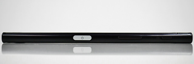 Xperia XZの右側面