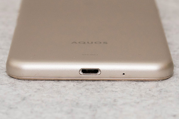 AQUOS EVER SH-02J:本体下部