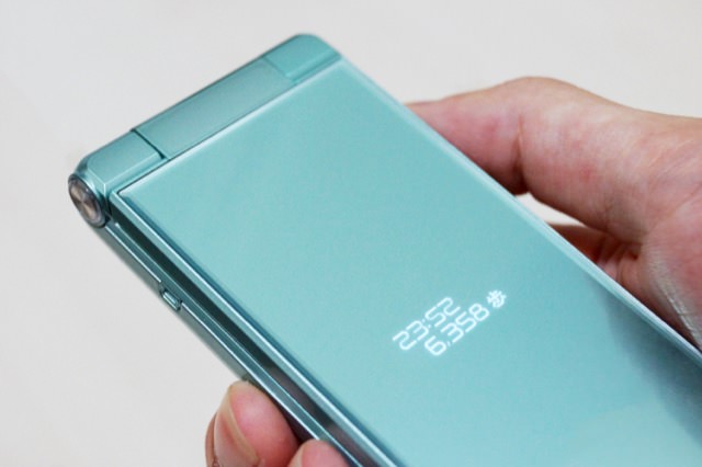 AQUOS ケータイ2:サブディスプレイ