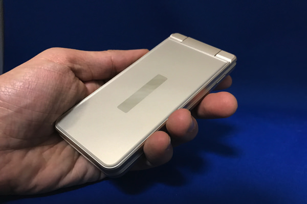 AQUOSケータイSH-01J:サブディスプレイを搭載
