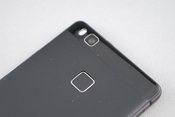 P9 lite PREMIUM:カメラ部分