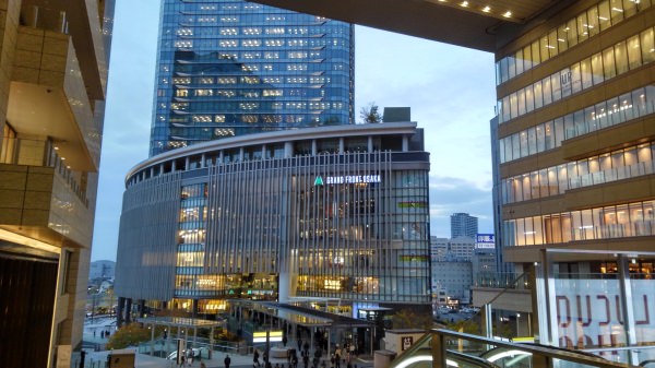 夕方のグランフロント大阪