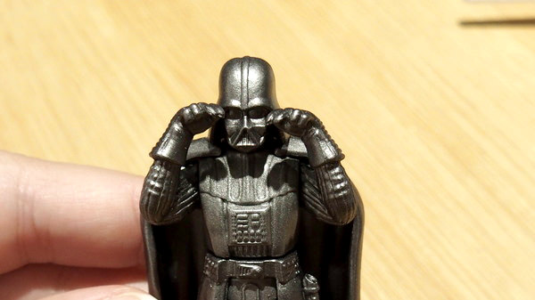 フィギュアは腕などが動きます