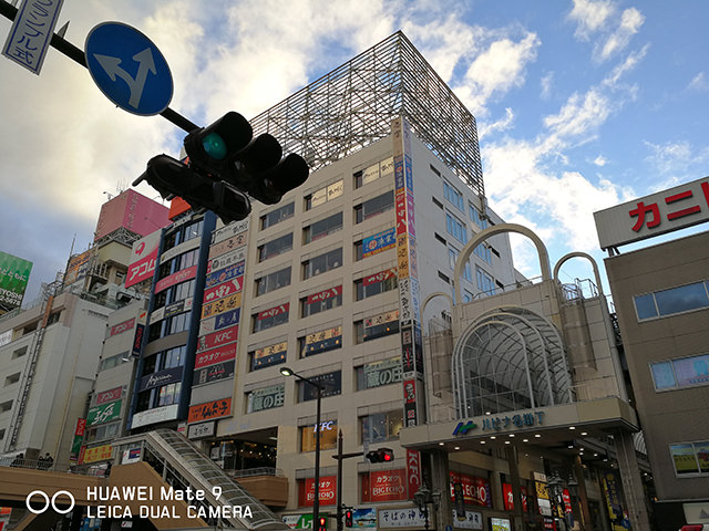 色とりどりの看板も色味がリアルに出ている