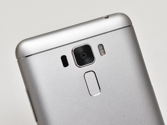 ZenFone 3 Laser 1,300万画素のメインカメラ