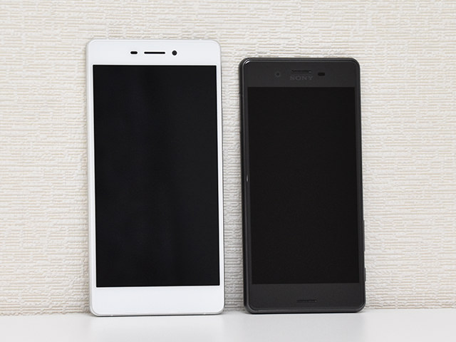 RAIJIN(左)とXperia X Performance(右)