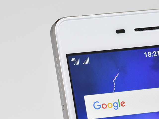 アンテナピクトは2つ。「4G」などのマークはデータ通信用で設定した側にだけ表示される