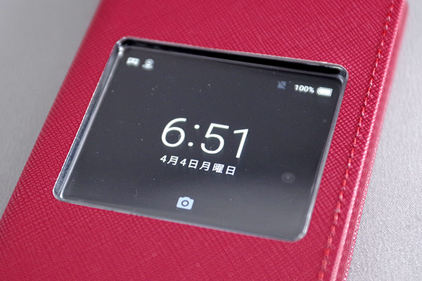 小窓から情報を見るだけでなく操作もできる