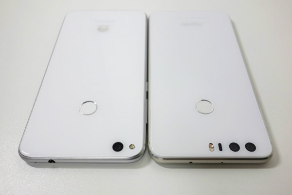 honor 8はnova liteに無いダブルレンズカメラと2色フラッシュを備えています