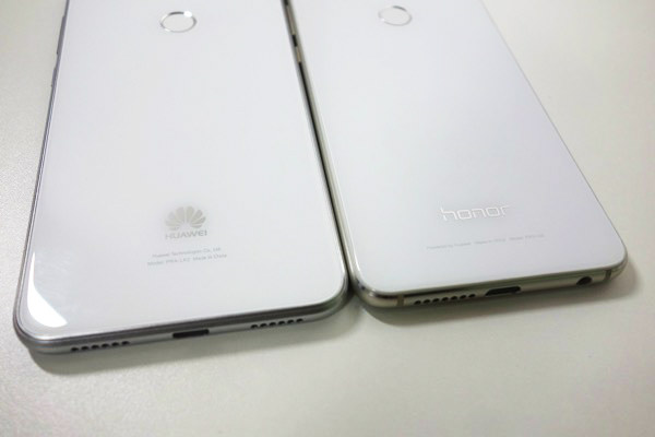 前面同様、nova liteはhonorではなくHUAWEIブランドを掲げています