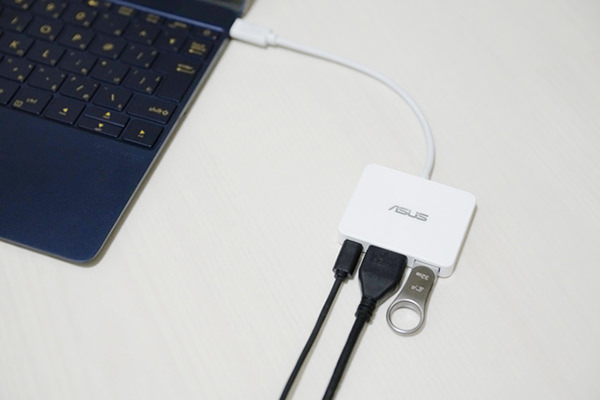 ASUS ミニ ドックが便利