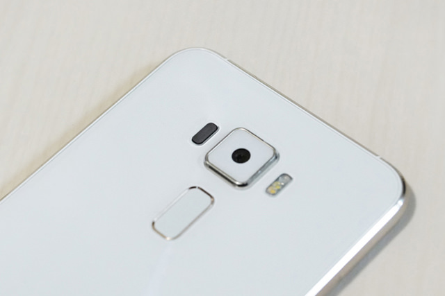 ZenFone 3のカメラ部分