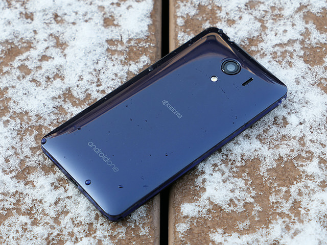 Android One S2:防塵・防水で片手でも持ちやすい設計が特徴