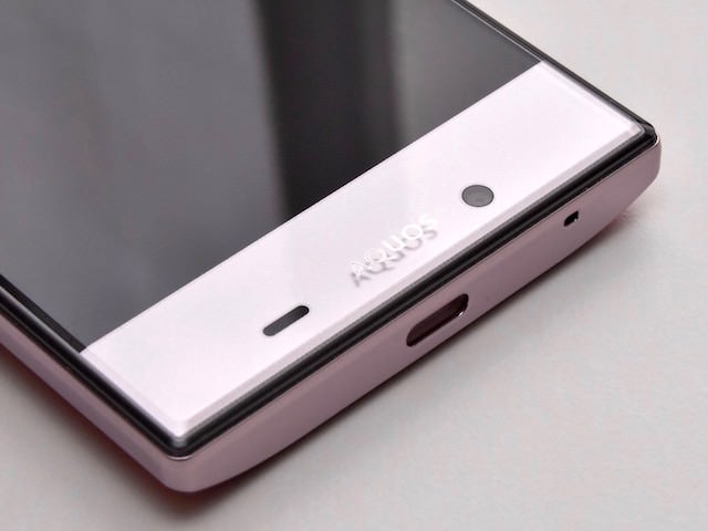 AQUOS CRYSTAL Y2 403SH:ディスプレイの4ラインをベゼルレスにし大画面を実現
