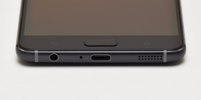 側面(下):外部入出力端子はUSB Type-C規格