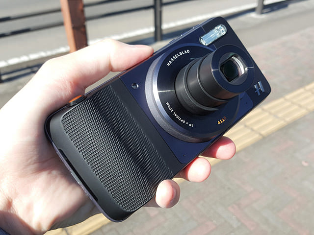 光学10倍ズームできるHasselblad True Zoom Camera