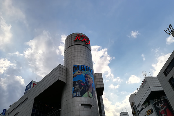 HUAWEI P10 lite カメラ作例:渋谷にて109を撮影