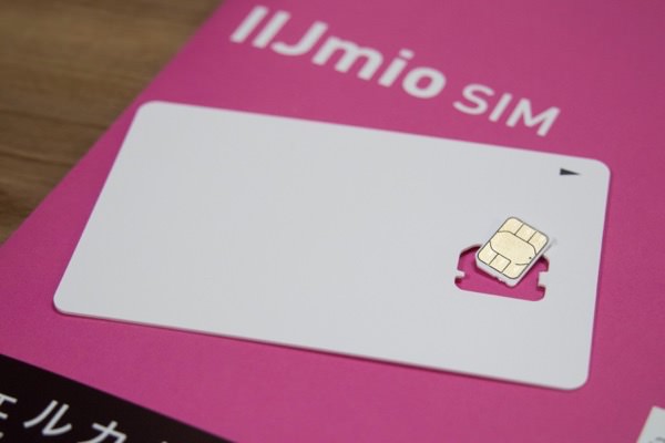 SIMカードを取り出す