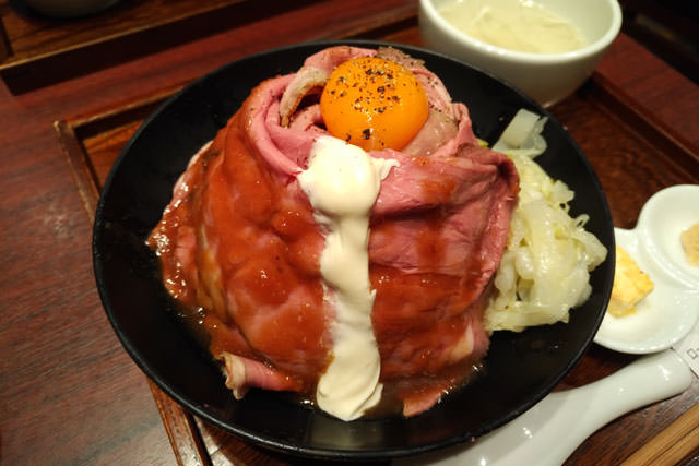 BlackBerry KEYone カメラ作例:ローストビーフ丼