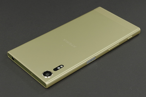 Xperia XZs の背面:シトラス