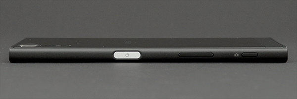 Xperia XZs の電源、音量ボタン:ブラック