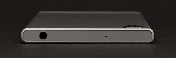 Xperia XZs 上部イヤホンジャック:ウォームシルバー